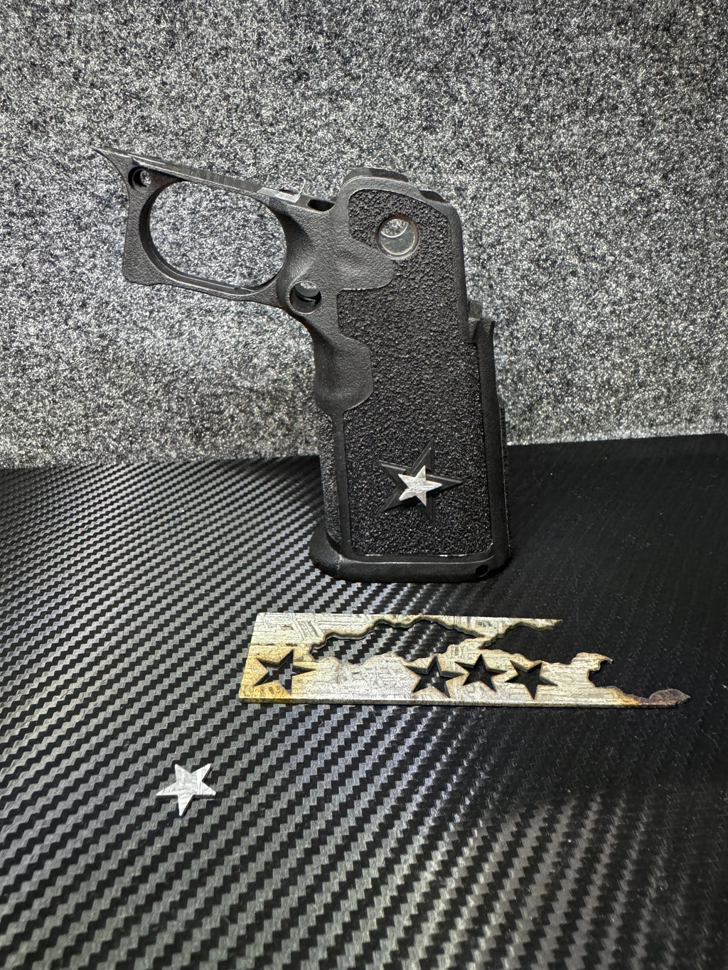 Share Muonionalusta Meteorite Star Grip Insert for Staccato 2011 Acid Etched - Widmanstätten pattern