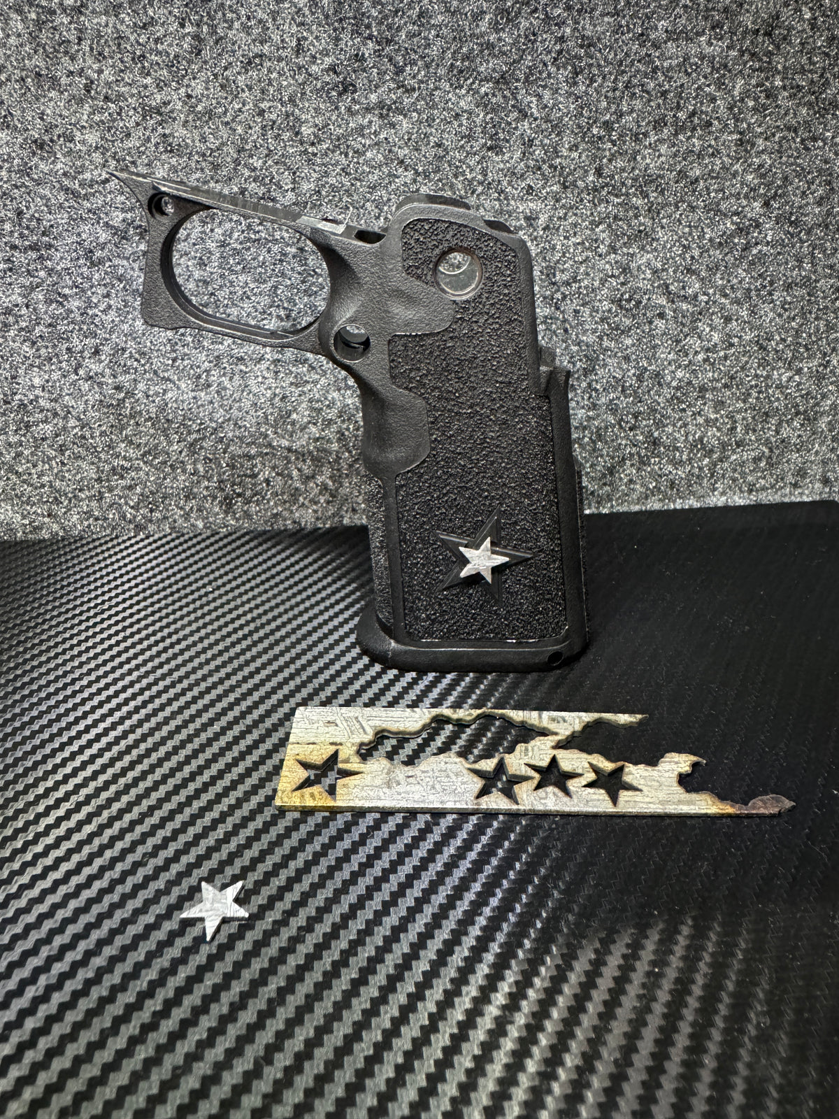 Share Muonionalusta Meteorite Star Grip Insert for Staccato 2011 Acid Etched - Widmanstätten pattern