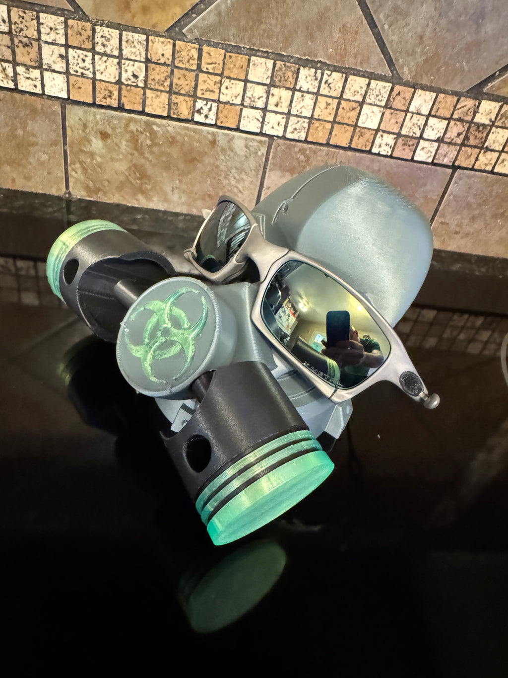 Glowing Gas Mask Piston Skull Display Stand For Oakley, Ray Ban, Costa, X Metal