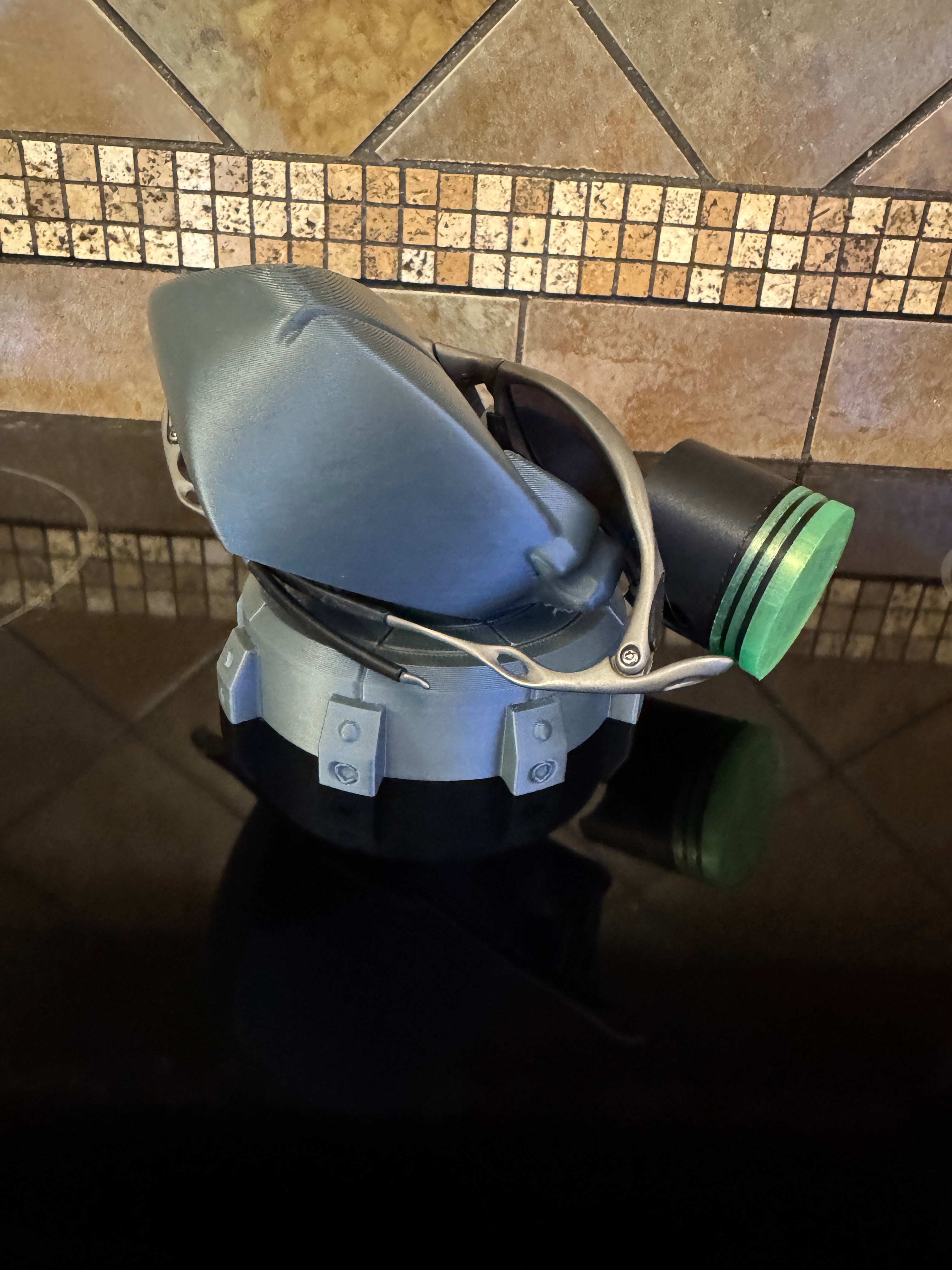 Glowing Gas Mask Piston Skull Display Stand For Oakley, Ray Ban, Costa, X Metal