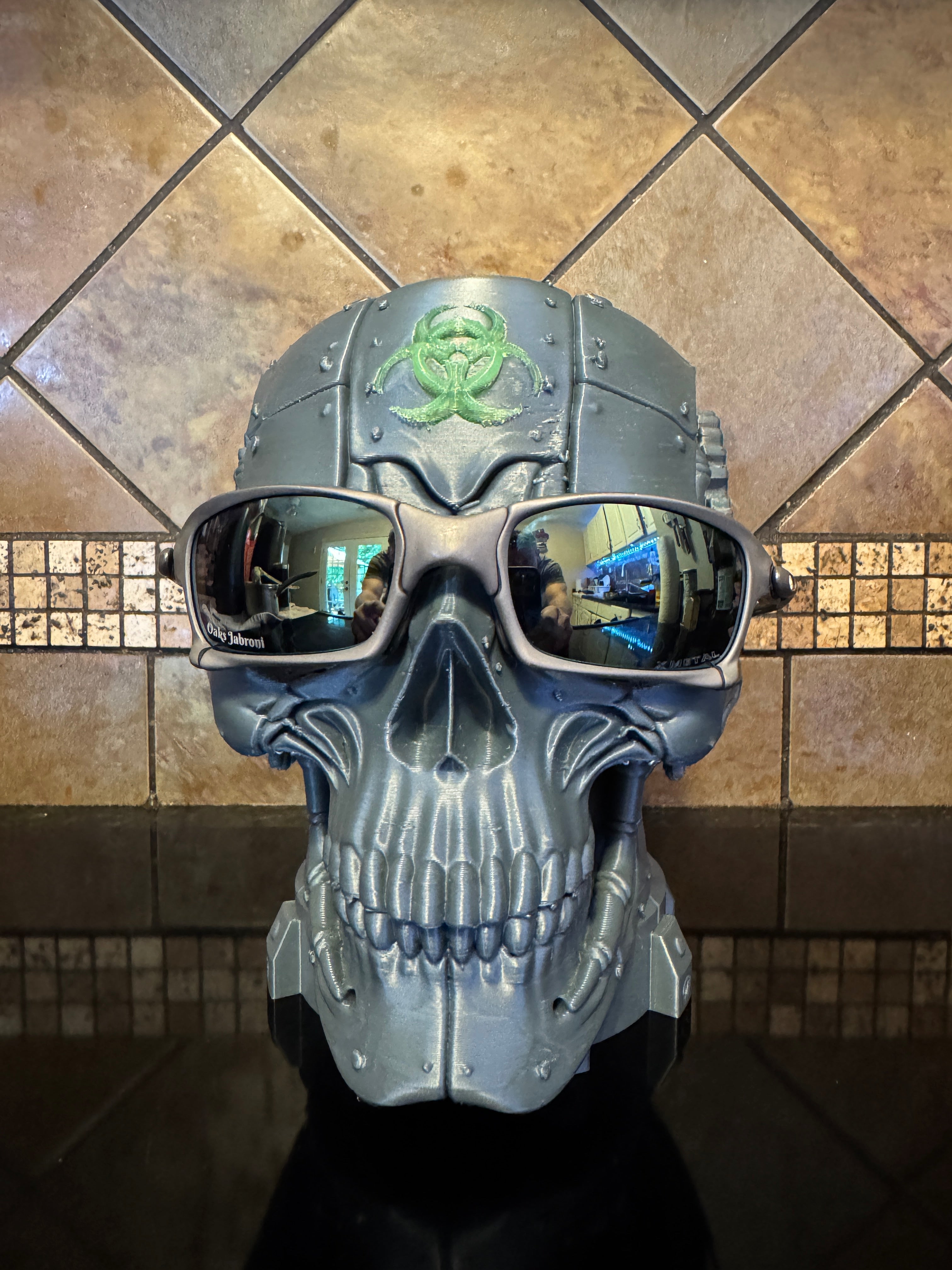 GearSkull UV Sunglasses Holder Display Stand For Oakley, Ray Ban, Costa, X Metal