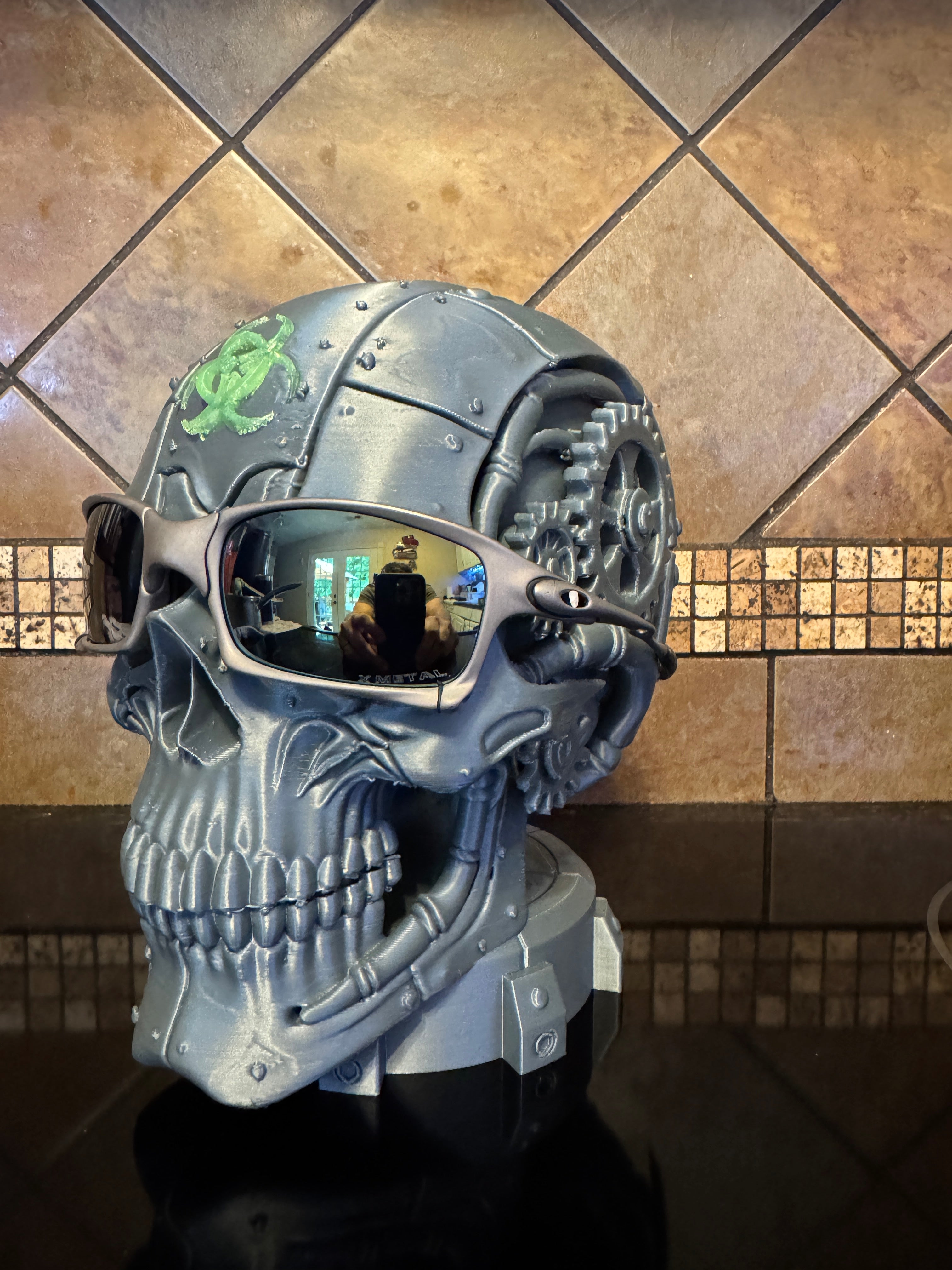 GearSkull UV Sunglasses Holder Display Stand For Oakley, Ray Ban, Costa, X Metal