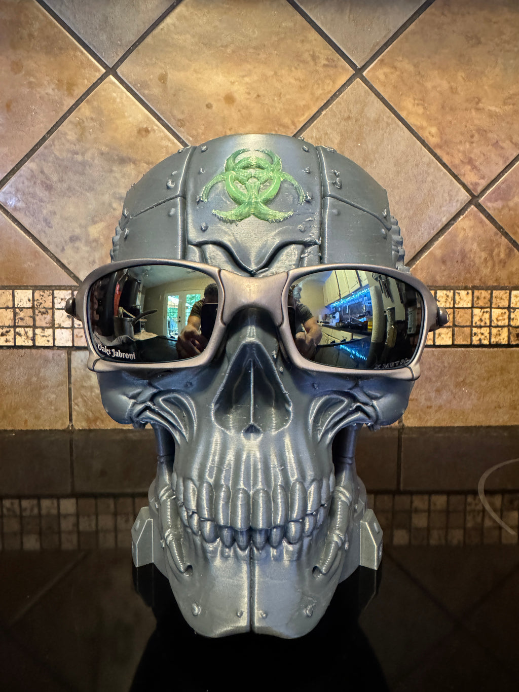 GearSkull UV Sunglasses Holder Display Stand For Oakley, Ray Ban, Costa, X Metal