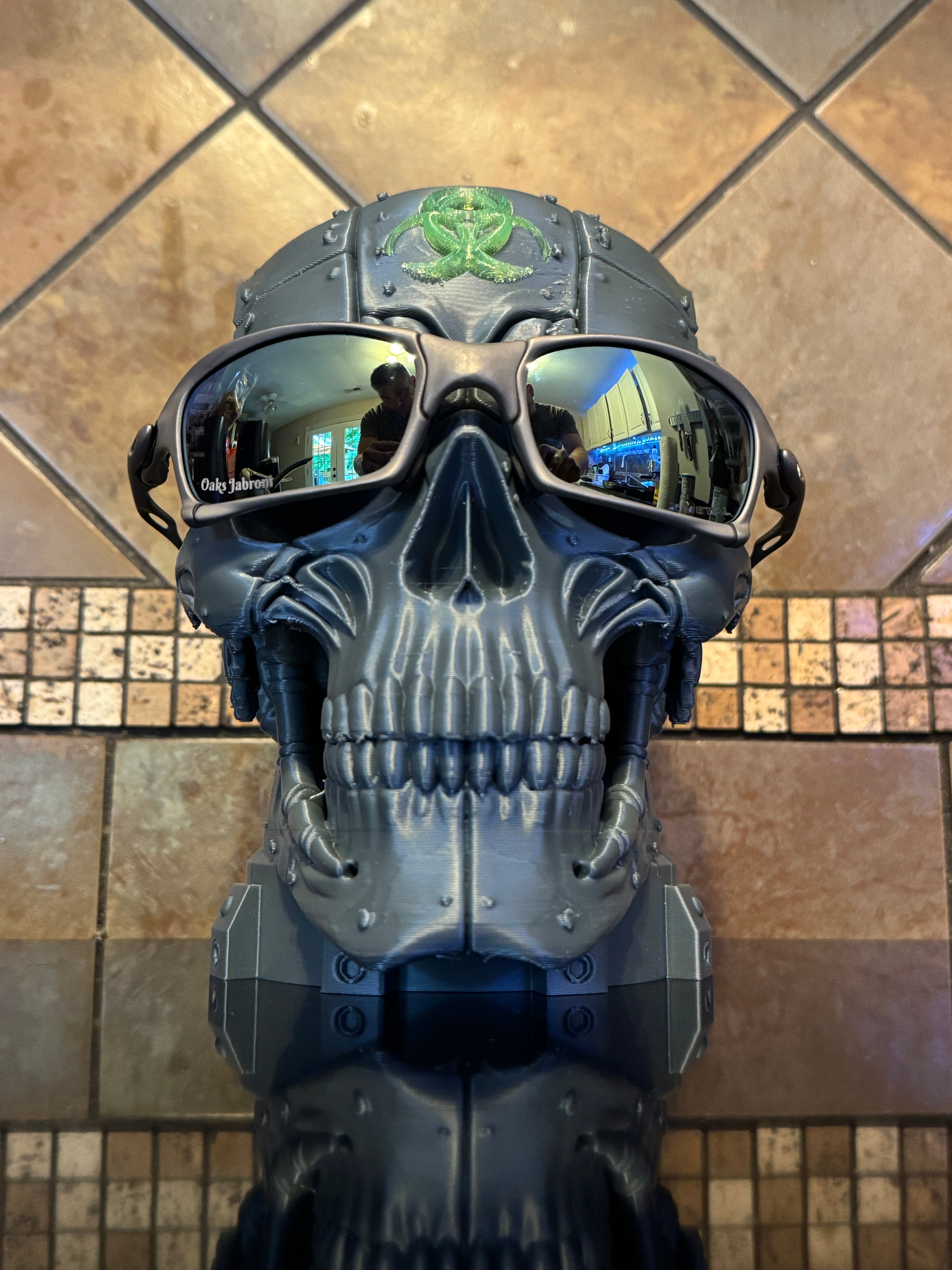 GearSkull UV Sunglasses Holder Display Stand For Oakley, Ray Ban, Costa, X Metal