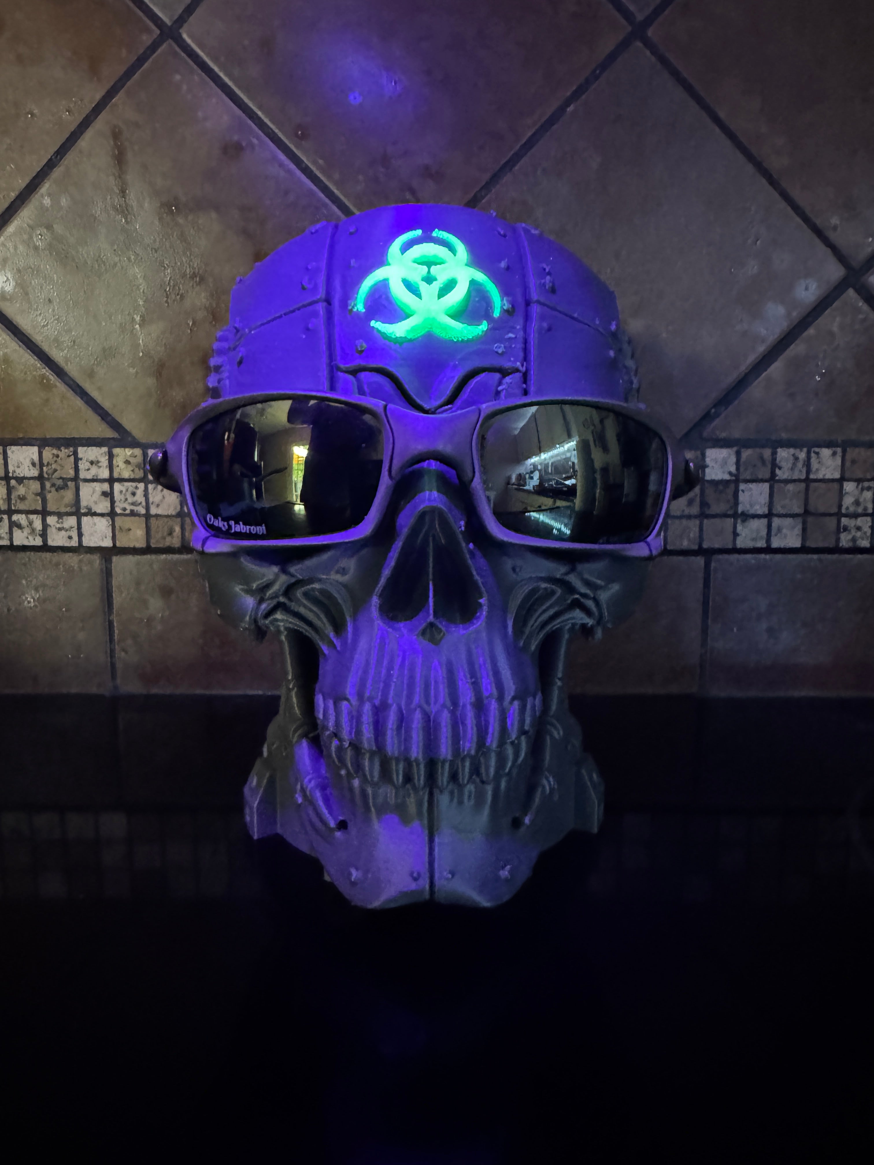 GearSkull UV Sunglasses Holder Display Stand For Oakley, Ray Ban, Costa, X Metal